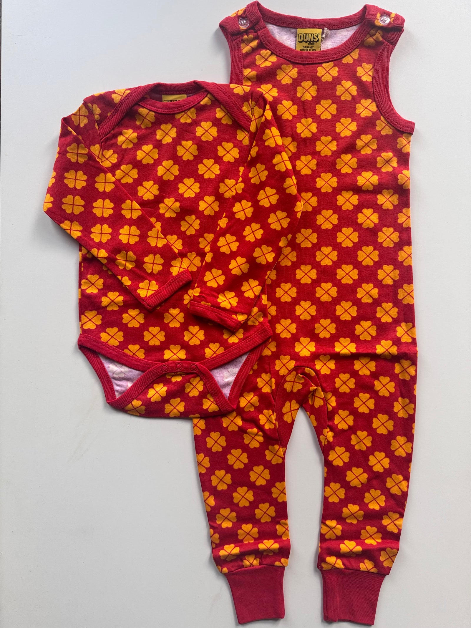 Duns Sweden - SET Dungarees + Body Clover Pompeian Red