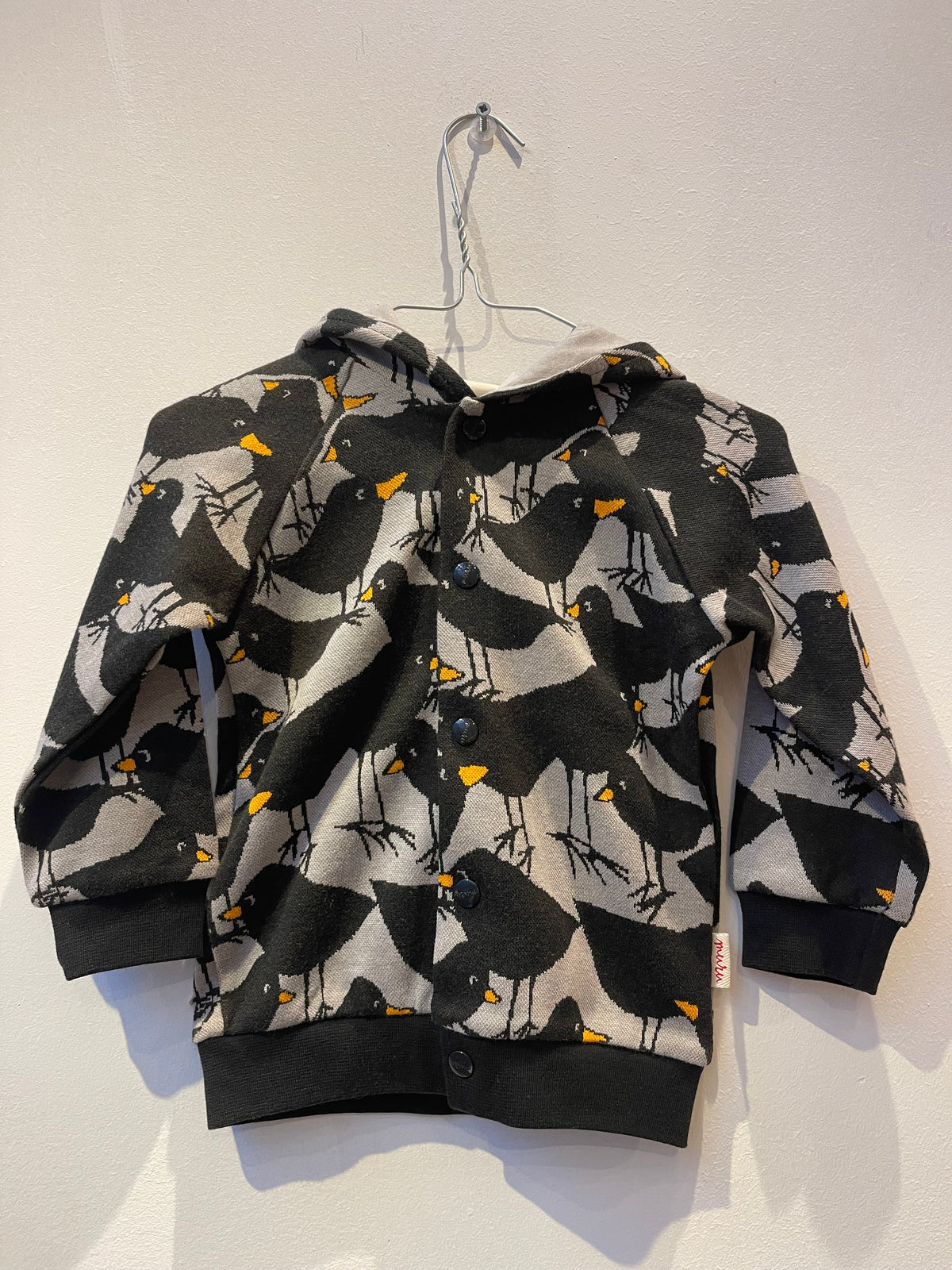 Muru - Cardigan Grey with Black Birds Vest met Merels