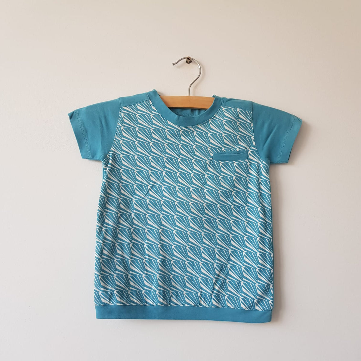 Dis une Couleur - T-shirt Pocket Diamonds Blue - T-shirt met Zakje Diamanten Blauw