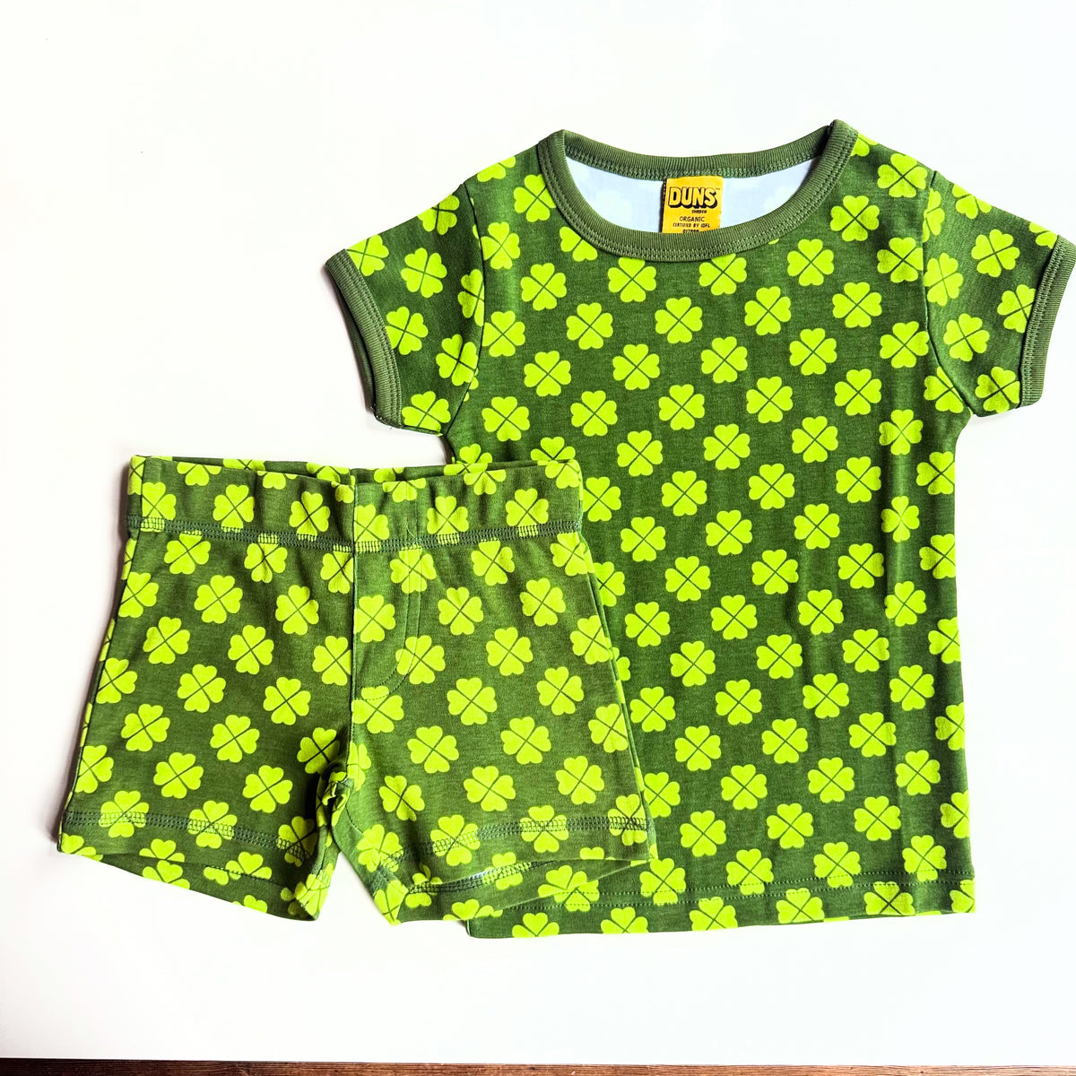 Duns Sweden - SET T-Shirt + Shorts Clover Treetop Green