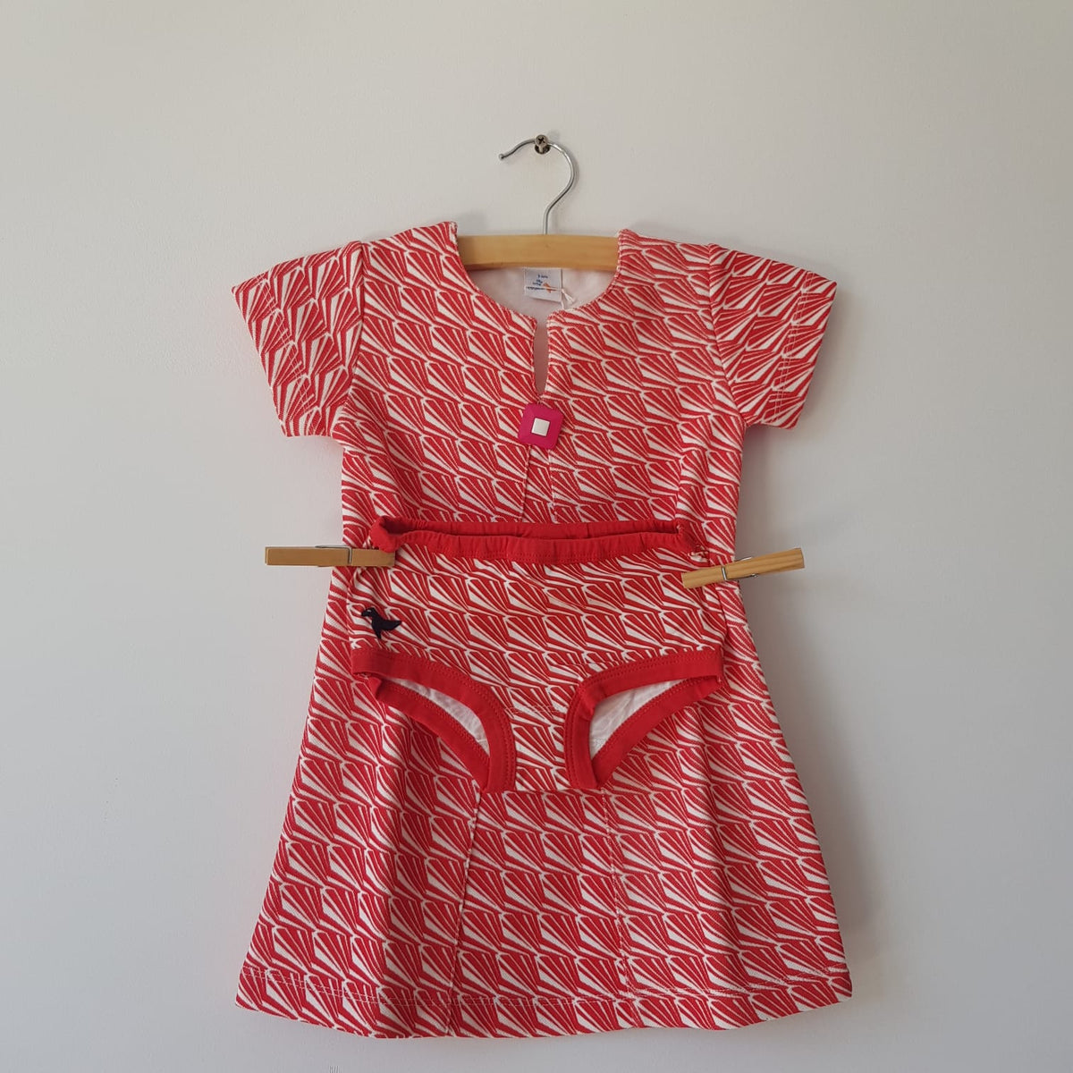 Dis une Couleur - Set Dress Hipster Shortsleeve Diamonds Red Retro Jurk met bijpassende Hipster Diamanten Rood